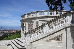 Elegante scala di accesso a Villa della Regina colline di Torino - © Pix4Pix / Shutterstock.com