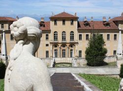 Statua giardino all Italiana di Villa della Regina a Torino - © Pix4Pix / Shutterstock.com