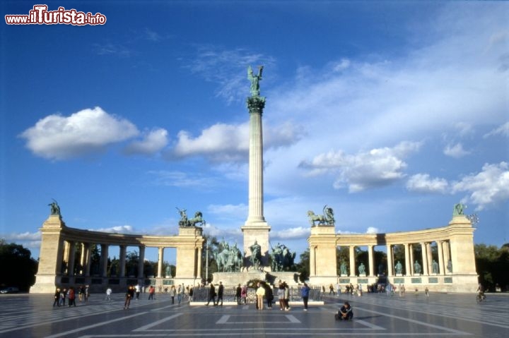 Piazza degli Eroi, Budapest