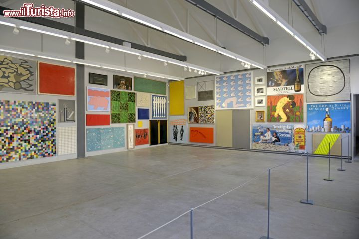 Immagine Arte contemporanea esposta nei locali della Fondazione Prada di Milano - © Paolo Bona / Shutterstock.com