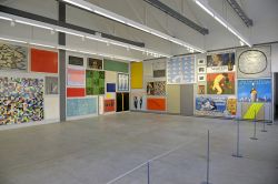 Arte contemporanea esposta nei locali della Fondazione Prada di Milano - © Paolo Bona / Shutterstock.com 
