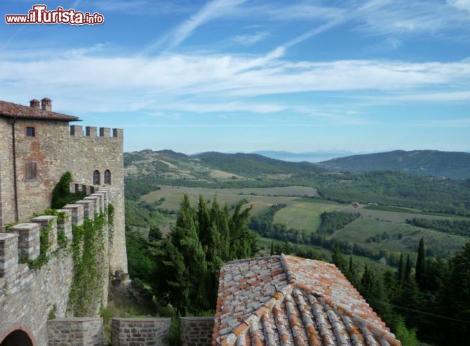 Immagine Il panorama delle colline dell'Umbria fotografato dal Castello di Montegiove - © www.castellomontegiove.com