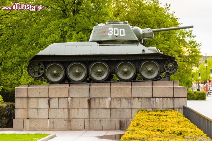 Immagine Carro armato seconda guerra mondiale, esposto nel parco Grosser Tiergarten di Berlino - © Anton_Ivanov / Shutterstock.com