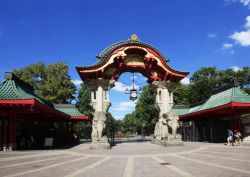 Ingresso dello Zoo di Berlino , si trova nella parte più occidentale del parco Grosser Tiergarten  - © place-to-be / Shutterstock.com