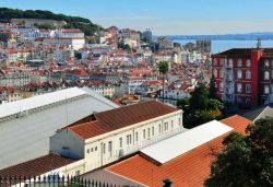 Il panorama di Lisbona fotografato da Principe Real - © Arseniy Krasnevsky / Shutterstock.com