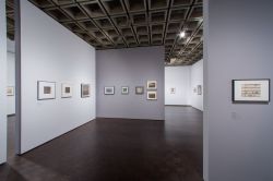 Installazione dedicata a Nasreen Mohamedi, un celebre artista indiano, esposta al Met Breuer di NYC  - © Met Breuer