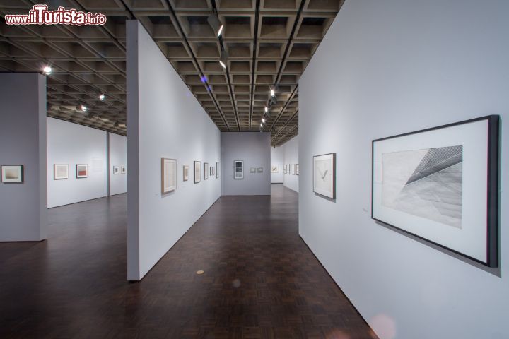 Immagine Una veduta della installazione dedicata all'artista indiano Nasreen Mohamedi al museo Met Breuer di NYC - © Met Breuer