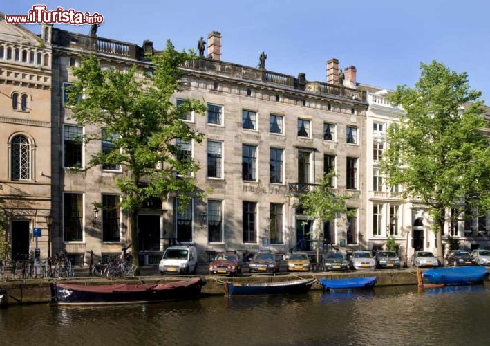 Immagine La facciata della casa museo Van Loon in centro a Amsterdam, si trova al numero 672 della Keizersgracht ed era l'abitazione della prestigiosa famiglia di commercianti Van Loon, famiglia patrizia olandese