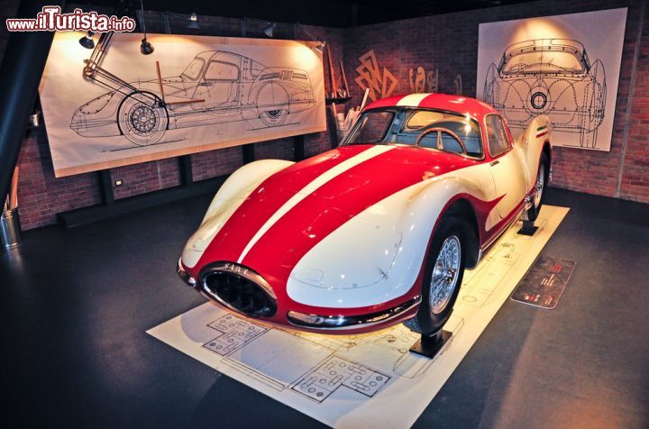 Immagine Una Fiat Turbina del 1954, e ralitivi progetti, esposta al Museo Automobile di Torino - © ROBERTO ZILLI / Shutterstock.com