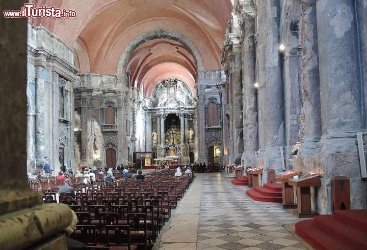 Immagine L'interno particolare della Chiesa di San Domenico (Igreia de Sao Domingos), la chiesa bruciata di Lisbona - © Iantomferry - CC BY-SA 3.0 - Wikipedia