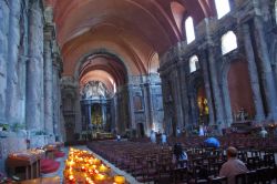 La visita alla chiesa bruciata di Lisbona, Igreia ...