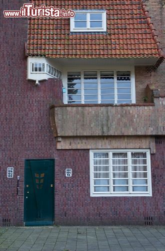 Immagine Particolare di una casa nel quartiere moderno del distretto de Pijp ad Amsterdam - © Adam Szuly / Shutterstock.com