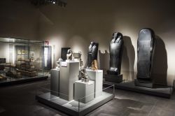 Sarcofagi e altri preziosi reperti del Museo Egizio di Torino - il Museo Egizio di Torino contiene la seconda più grande e importante collezione di antichità egizie del mondo: ...