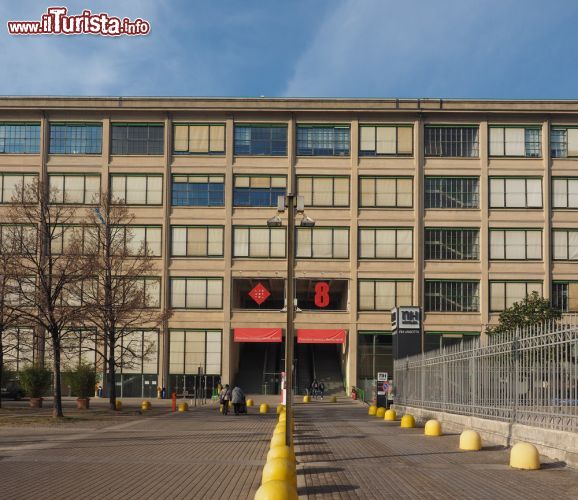 Immagine L'edificio che ospita la 8 gallery del Lingotto di Torino - © Claudio Divizia / Shutterstock.com