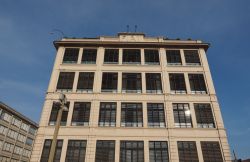 La Palazzina Fiat è uno degli edifici storici del Lingotto di Torino - © Claudio Divizia / Shutterstock.com 