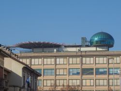 La particolare sala meeting chiamata la Bolla, opera di Renzo Piano, all'interno del complesso polifunzionale del Lingotto di Torino - © Claudio Divizia / Shutterstock.com 