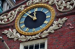 Il dettaglio dell'orologio della facciata della Old State House di Boston - © LEE SNIDER PHOTO IMAGES / Shutterstock.com