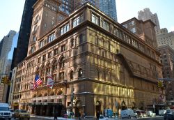 L'edificio della Carnegie Hall, datato 1891, si trova lungo la Seventh Avenue di Midtown Manhattan, a New York City - © Victoria Lipov / Shutterstock.com