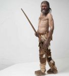 Una ricostruzione di Otzi, conosciuto anche con il nume di mummia del Similaun, esposta al Museo Archeologico dell'Alto Adige - © Museo Archeologico dell’Alto Adige/Augustin Ochsenreiter ...