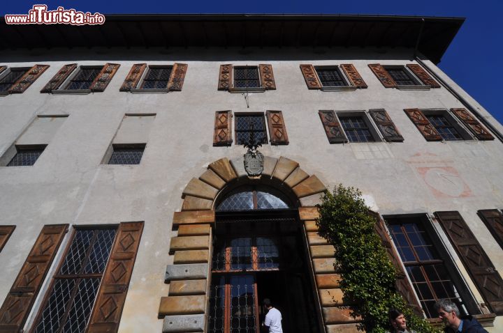 Immagine La facciata e l'ingresso di Palazzo Vertemate Franchi a Chiavenna