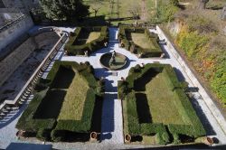 Vista dall'alto del giardino del grande Palazzo Vertemate Franchi nel comune di Chiavenna in Lombardia