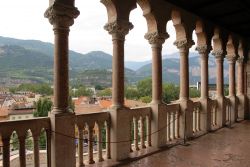 La loggia Veneziana, in stile gotico offre dal Castello del Buonconsiglio un bel panorama sulla città di Trento - © Daniel Prudek / Shutterstock.com