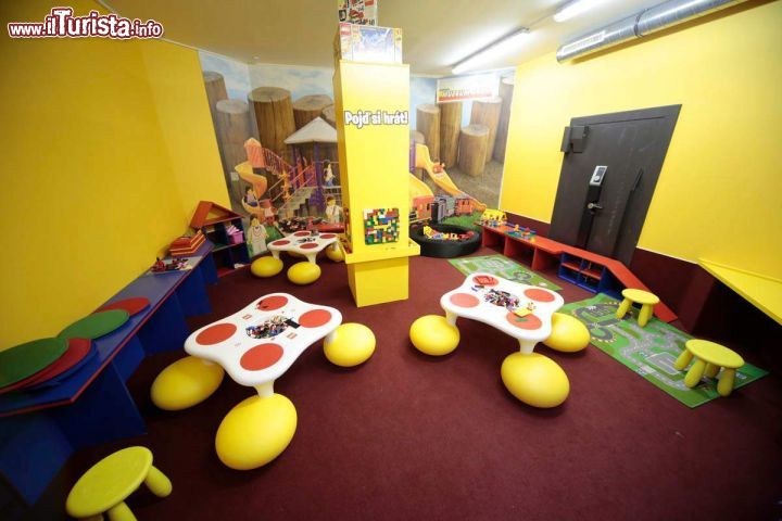 Immagine Area ludica al Museo Lego di Praga, dove i bambini posso divertirsi a costruire con i famosi mattoncini di plastica