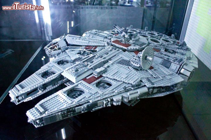 Immagine Anche il Millenium Falco di Star Wars è esposto al Museo Lego di Praga