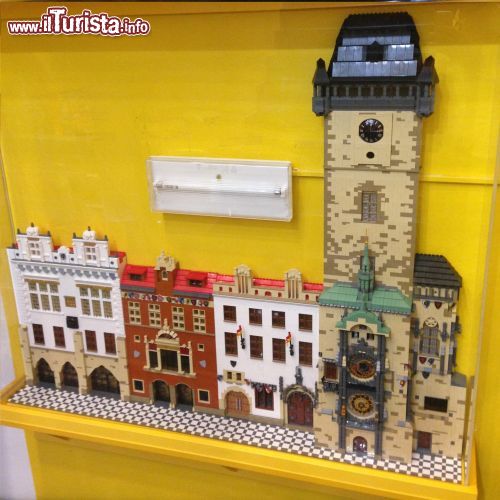 Immagine La Torre dell'Orologio di Praga ricostruita al Museo Lego in centro città