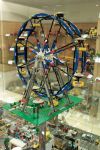 Una ruota panoramica esposta al Museo Lego di ...