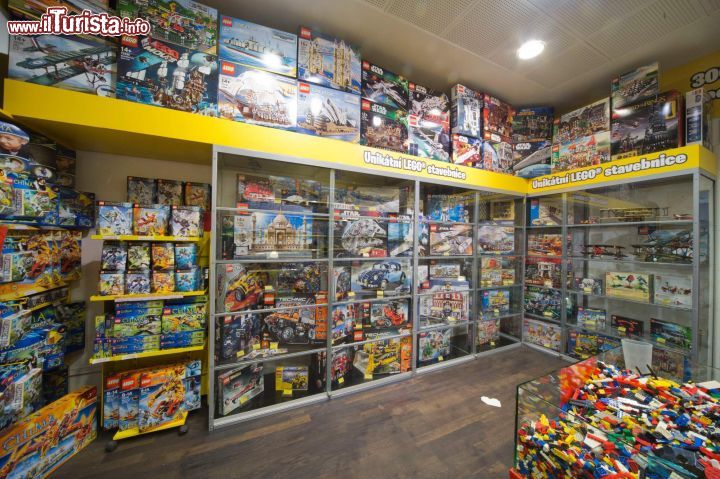 Immagine Lo shop si trova all'interno del Museo Lego di Praga. Lo spazio espostivo copre una superficie di 340 metri quadri