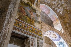 Affreschi all'interno della Sala della Fontana nel palazzo della Zisa, uno dei patrimoni dell'UNESCO a Palermo - © Andreas Zerndl / Shutterstock.com 