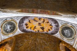Particolare di un arco all'interno del castello normanno della Zisa a Palermo - © Andreas Zerndl / Shutterstock.com 