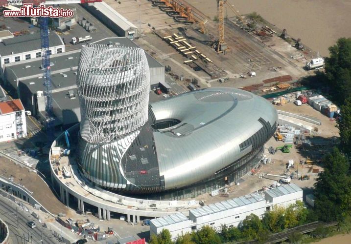 Immagine Vista dall'Alto della CItta del Vino di Bordeaux, qualche mese prima dell'apertura del grande museo-parco tematico