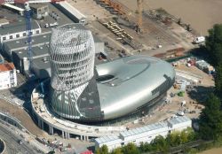 Vista dall'Alto della CItta del Vino di Bordeaux, qualche mese prima dell'apertura del grande museo-parco tematico