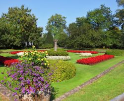 Il periodo di fioritura nei giardini di Villa Taranto a Pallanza di Verbania - © kavram / Shutterstock.com