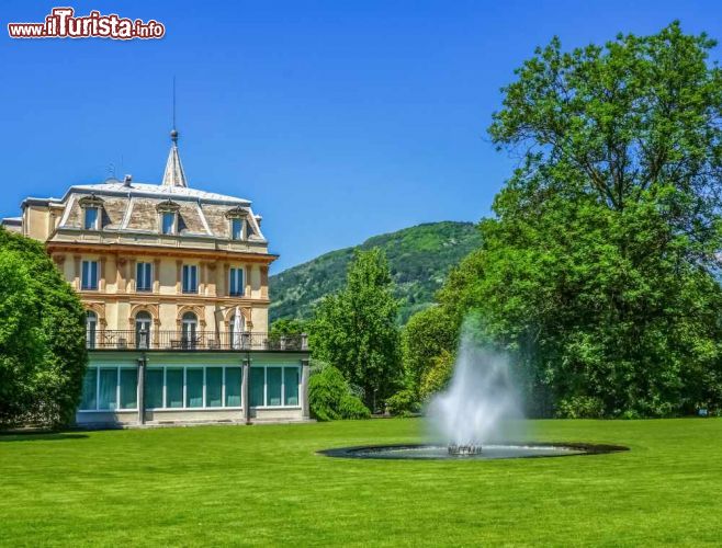 Immagine Villa Taranto: la visita ai suoi spettacolari giardini tra il verde rigoglioso che avvolge il Lago Maggiore in Piemonte - © LaMiaFotografia / Shutterstock.com