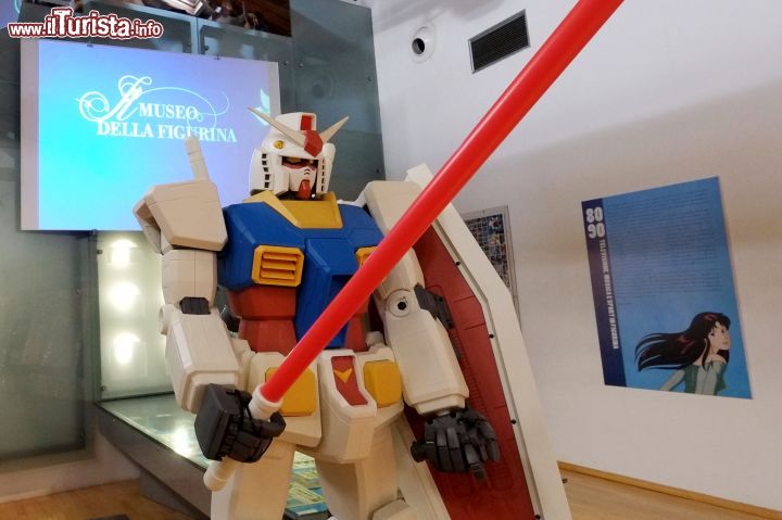 Immagine Gundam esposto al Museo della Figurina: tra marzo e luglio 2016 il museo ha ospitato una bella mostra a tema Robot degli anni '80 e '90