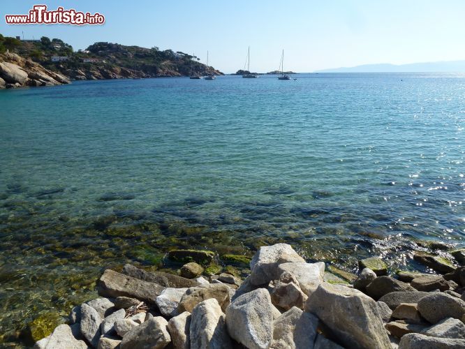 Immagine il panorama che si code dalla spiaggia delle Cannelle