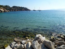 il panorama che si code dalla spiaggia delle Cannelle