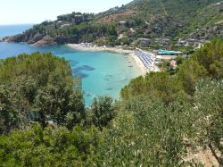 Vista dall'alto della spiaggia delle Cannelle