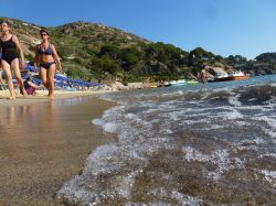 Il mare cristallino della spiagge della Cannelle, adatta ai bambini