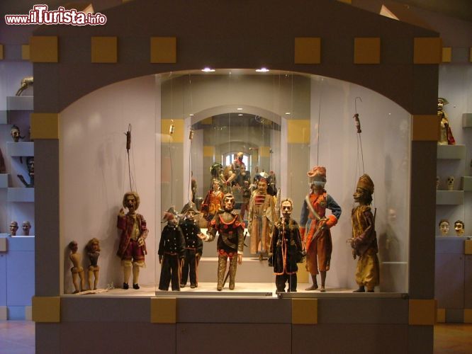 Immagine il Teatrino del Castello dei Burattini di Parma, il museo che espone la storica collezione della Famiglia Ferrari