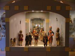 il Teatrino del Castello dei Burattini di Parma, il museo che espone la storica collezione della Famiglia Ferrari