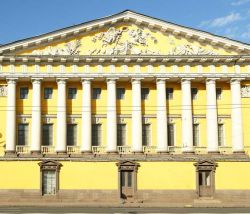 Dettaglio di un edificio che fa parte del complesso del Palazzo dell'Ammiragliato a San Pietroburgo in Russia - © Popova Valeriya/ Shutterstock.com