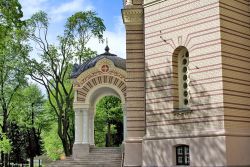 Particolare dell'ingresso alla Cattedrale ortodossa di Riga - © Angela N Perryman/ Shutterstock.com