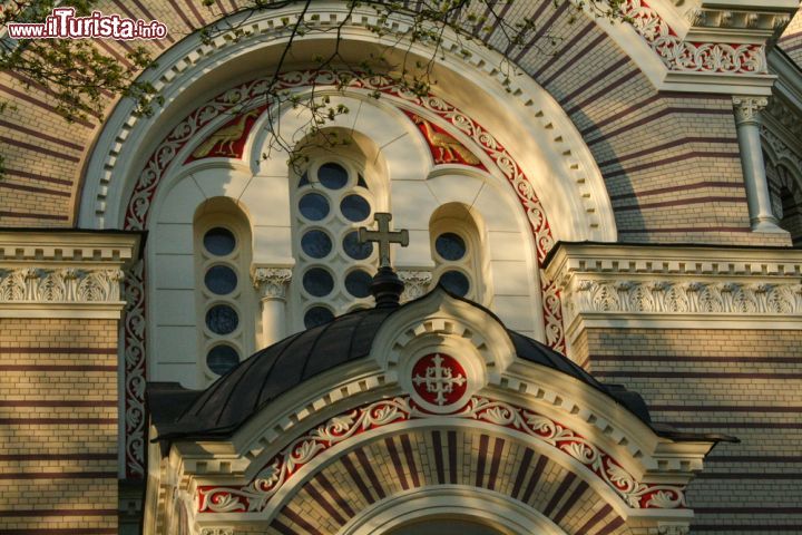 Immagine Ingresso laterale nella Chiesa della Natività di Cristo a Riga - © TalyaPhoto / Shutterstock.com