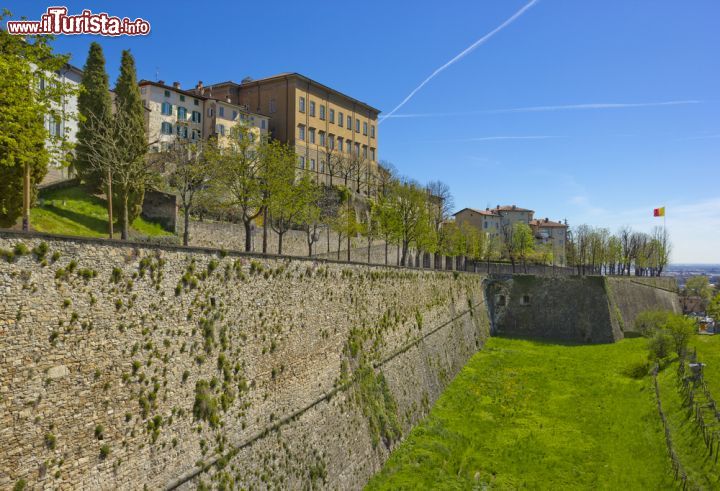 Immagine Le mura veneziane della cittadella di Bergamo Alta - © Walencienne / Shutterstock.com