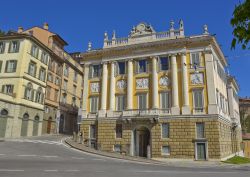 Uno scorcio di Bergamo Alta la parte storica, sopraelevata, della città lombarda - © Walencienne / Shutterstock.com