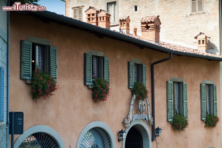 Immagine Gastronomia lombarda: il ristorante la Vendemmia si trova a Bergamo Alta - © Alexandra Thompson / Shutterstock.com